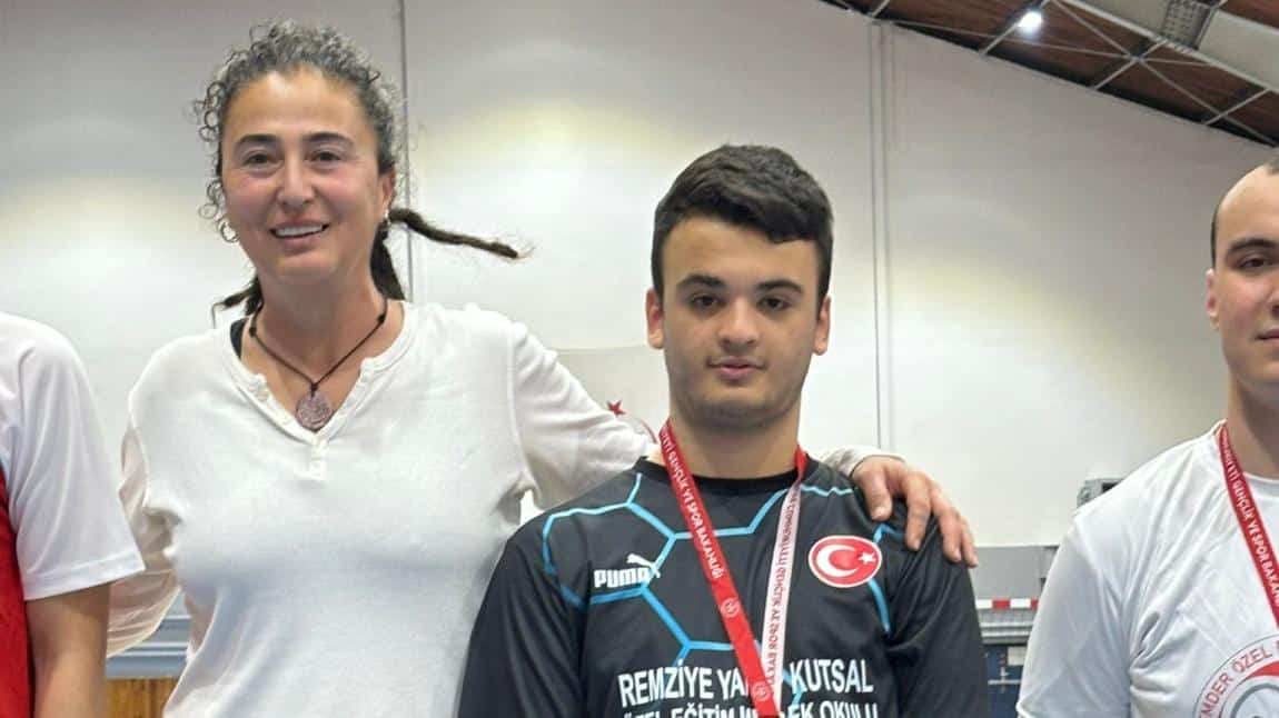 Erkekler Masa Tenisi Otizm Kategorisinde İstanbul 3. sü Madalyasını Aldık.